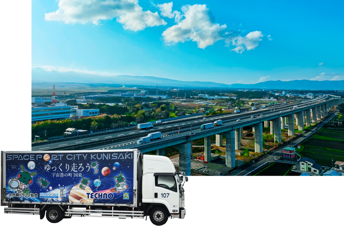 株式会社テクノ 企業情報 高速道路とラッピングトラック